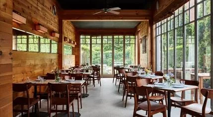 The Ultimate Summer Guide to the Hamptons: Dining, Shopping, and Stays